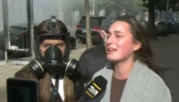 Studentja shpërthen në lot para policëve: Rama na ka nxirë jetën, duam dorëheqjen e tij! Vetëm po na vratë, ne nuk tërhiqemi