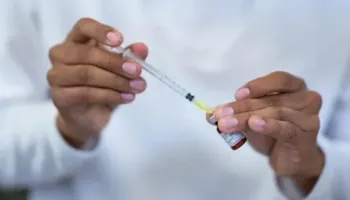 Studimi i ri/ Vaksina e personalizuar kundër kancerit e ul me 42 për qind rrezikun e rikthimit të melanomës