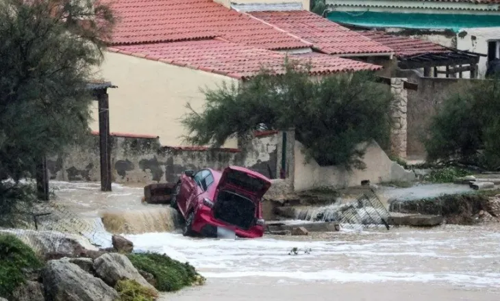 Stuhia “Adam” godet jugun e Francës, humbin jetën 4 persona