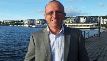 Sueton Zhugri: E vogla ime, lamtumirë…