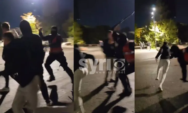 Sulm brutal ndaj të riut/ Polici i ‘Shqiponjave’ del huq me shkop gome: Mos lëviz… Çfarë gazetari je…