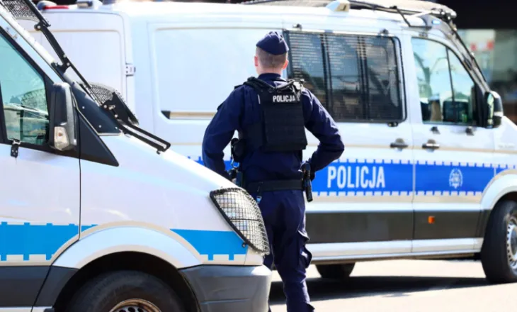 Sulm me thikë në një shkollë në Poloni, plagosen 7 persona, mes tyre edhe një mësues