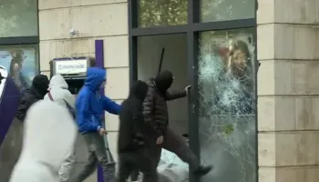 Sulmet mbi degë dhe ATM, reagon Shoqata e Bankave: Nuk cenohen depozitat, por disa shërbime kufizohen