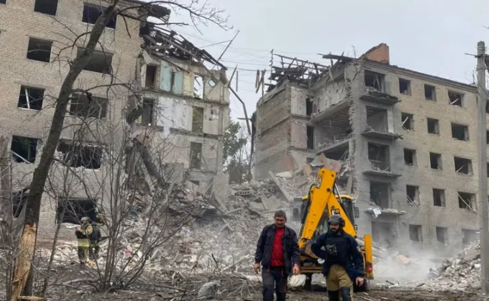 Sulmet ruse vrasin civilë dhe godasin infrastrukturën energjetike të Ukrainës