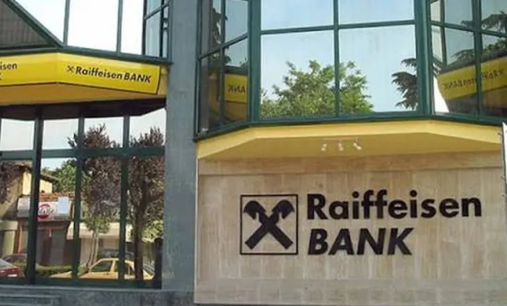 Sulmet “Smishing” në Shqipëri: Raiffeisen alarmon klientët, ja si po tentojnë t’u vjedhin të dhënat bankare