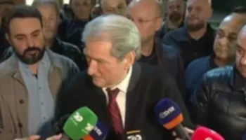 Sulmi i policisë ndaj PD, Berisha: Ramës i dështoi skenari, puthadorët e tij në protestë nuk i ndoqi njeri…