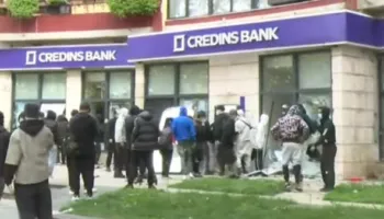 Sulmohet banka në qendër të Tiranës