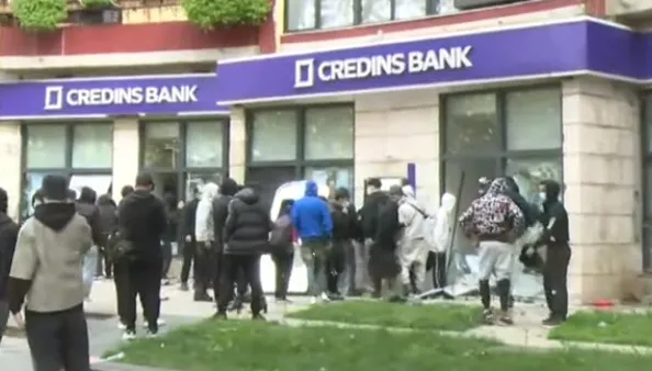 Sulmohet banka në qendër të Tiranës