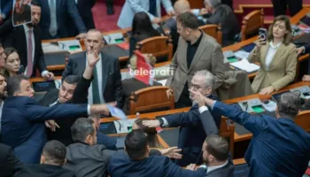 Sulmuan kolegët socialistë, “Etika” përjashton me 60 ditë nga Kuvendi 6 deputetët e PD