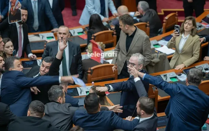 Sulmuan kolegët socialistë, “Etika” përjashton me 60 ditë nga Kuvendi 6 deputetët e PD