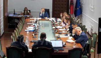 SYRI TV/ ‘Ligjet’ miratojnë në parim draftin e PS-së për hartën e re territoriale,shkrihen 15 bashki! Të enjten kalon në Kuvend