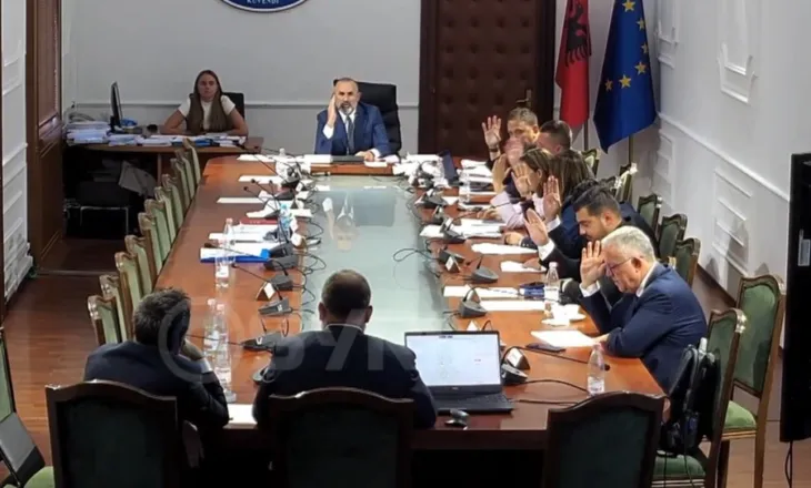 SYRI TV/ ‘Ligjet’ miratojnë në parim draftin e PS-së për hartën e re territoriale,shkrihen 15 bashki! Të enjten kalon në Kuvend