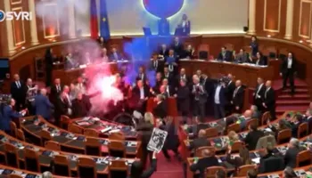 SYRI TV/ PS përjashton me 60 ditë 13 deputetë të PD, 10 ditë dhe për Sali Berishën