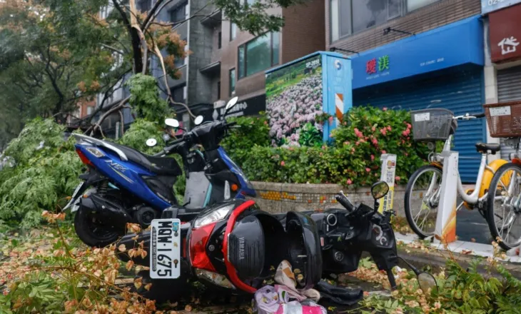 Tajfuni “Chubi” lë pas 1 të vdekur e mbi 500 të plagosur në Tajvan! 56 mijë familje pa drita, stuhia i drejtohet Kinës e Japonisë