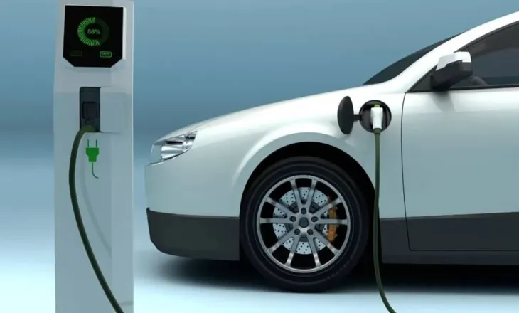 Taksë vjetore fikse për pronarët e automjeteve elektrike, çfarë parashikohet