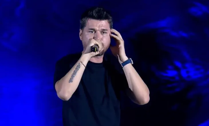 “Të dhimbshme këto imazhe”/ Alban Skënderaj në mbështetje të të rinjve