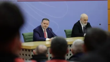 “Të hapur për dialog”| Ministri Demo: Protesta e drejtë demokratike, dhuna e patolerueshme