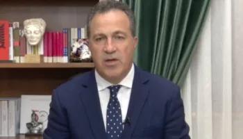 “Të mbajmë larg dhunës të miturit”- Kryeparlamentari Peleshi pas shtyrjes së seancës plenare: T’i thërrasim arsyes, Shqipëria mbi çdo dallim politik