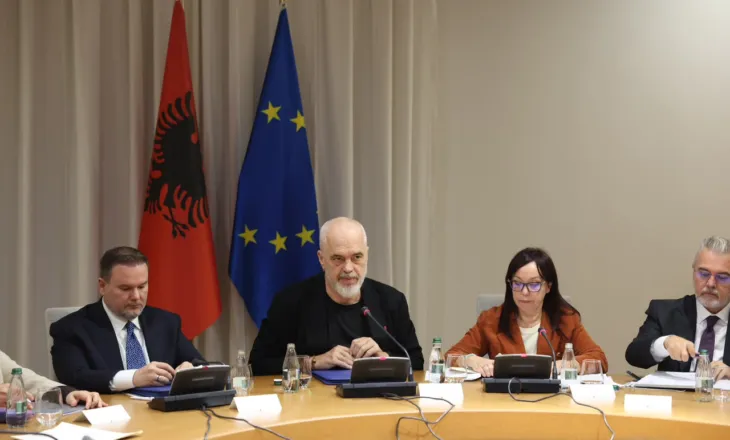 Të miturit në protesta, Rama: Dhuna nuk justifikohet, fëmijët do të qëndrojnë në shkollë deri në orën 17:00