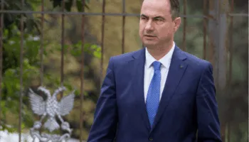 TE NGUJOHEMI NE GREVE URIE/ BOÇI: PD ESHTE NE PROTESTE ME NJEREZ, KOMUNIKIME DHE ZEMER