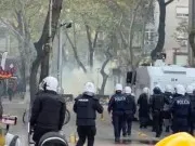 Të rinjtë djegin kazanët e mbeturinave dhe bllokojnë rrugën ‘Myslym Shyri’
