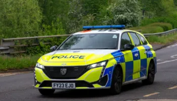Të shtëna me armë në Britani, plagoset një oficer policie! Arrestohen 4 të dyshuar