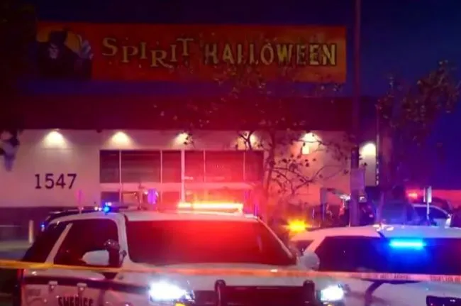 Të shtëna me armë në një dyqan Halloween në Kaliforni, një i vdekur dhe 6 të plagosur