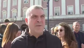 Tedi Blushi nga protesta: Kur bien institucionet, ngrihet populli