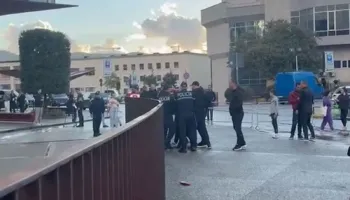 Tensione në derbin Partizani-Tirana/ Përplasje mes tifozëve dhe Policisë pranë