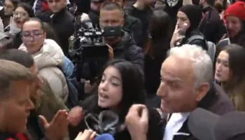 Tensione para Ministrisë së Arsimit, studentët nuk pranojnë bashkimin me deputetët e PD