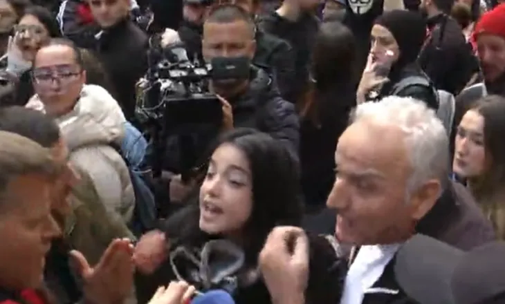 Tensione para Ministrisë së Arsimit, studentët nuk pranojnë bashkimin me deputetët e PD
