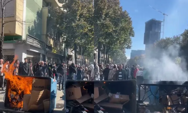 Tensione para Ministrisë së Arsimit/ Studentët vendosin barrikada, u vënë flakën edhe koshave të mbeturinave
