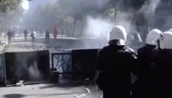 Tensione para Ministrisë së Arsimit,hidhet gaz e uje
