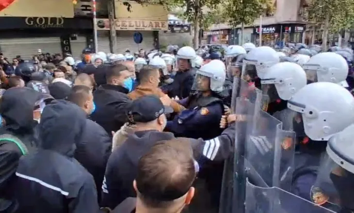 Tensionet gjatë protestës kundër “Territoriales”, hidhet spraj lotsjellës, disa të lënduar