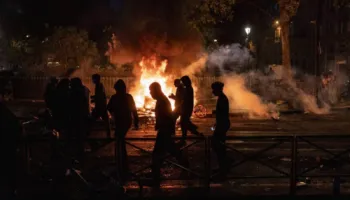 Tensionet në Francë! Flakët shkrumbojnë bashkinë historike të Limoges, shembet kambanorja 43 metra e lartë