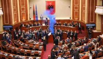Tensionet në Kuvend, PS kërkon ‘ndëshkim’: përjashtimin me 10 ditë të Berishës, 60 ditë për 6 të tjerë