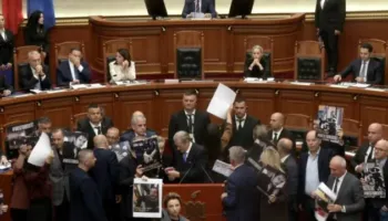 Tensionet në Kuvend, PS kërkon përjashtimin e Berishës dhe 6 deputetëve të PD-së