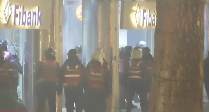 Tensionet në protestë, 11 persona morën mjekim në spitale pas dëmtimeve, 4 prej tyre efektivë të Policisë!