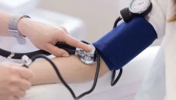 Tensioni i lartë mund të fshehë një çrregullim hormonal/ Zbulohet çfarë ndodh gjatë gjumit