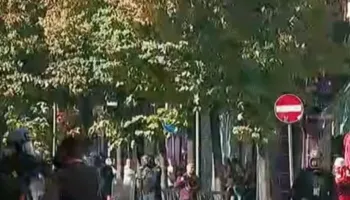 Tensionohet situata në Rrugën e Durrësit, policia hedh gaz lotsjellës drejt protestuesve