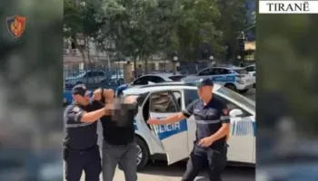 Tentatoi të shiste droge pranë shkollave, arrestohet 26-vjeçari