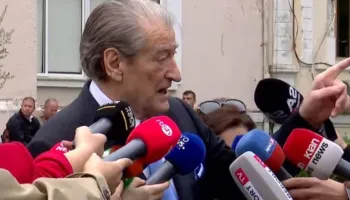 “Territorialja” në Kuvend, Berisha: Do bëjmë gjithçka për të ndaluar miratimin, protesta pa simbole partiake