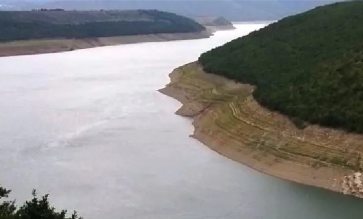 “Thahet” liqeni i Fierzës, kuota arrin në 266.95 m, “pika e vdekjes” është 240- 242 metër…