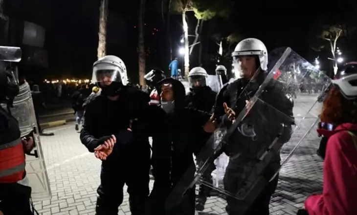 THE GUARDIAN: Gjobë sa gjashtë paga mujore për ata që kërkojnë dorëheqjen e Edi Ramës