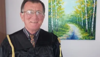 Theu bojkotin e Dhomës së Avokatisë, i pezullohet për 2 vjet licenca e avokatit Lefter Xhengo!