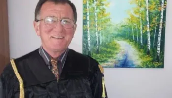 Theu bojkotin, pezullohet për dy vite licenca e avokatit Lefter Xhengo