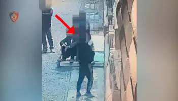 Theu xhamat e Gjykatës Kushtetuese gjatë protestës, arrestohet 19-vjeçari! 5 të tjerë nën hetim