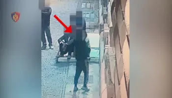 Theu xhamat e Gjykatës Kushtetuese, në pranga protestuesit 19-vjeçar, procedohen 5 të tjerë