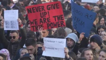 Thirrja e Boçit për studentët: Provimi i vërtetë i këtij brezi nis sot, lërini auditoret dhe  zaptoni sheshet!