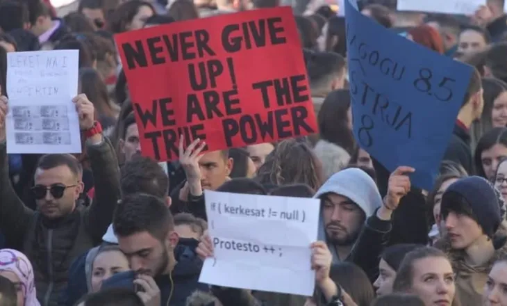 Thirrja e Boçit për studentët: Provimi i vërtetë i këtij brezi nis sot, lërini auditoret dhe  zaptoni sheshet!